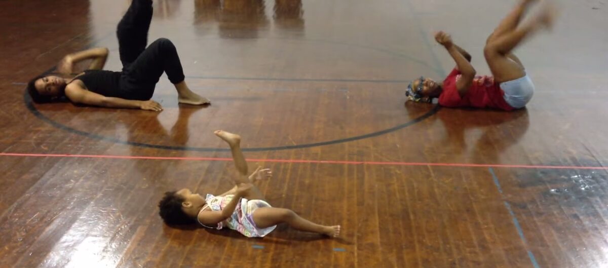 VIDEO BETON | Fetița de 2 ani face coregrafie pentru piesa „Chandelier de la Sia