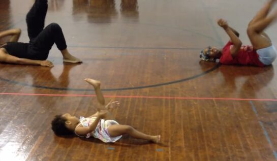 VIDEO BETON | Fetița de 2 ani face coregrafie pentru piesa „Chandelier” de la Sia