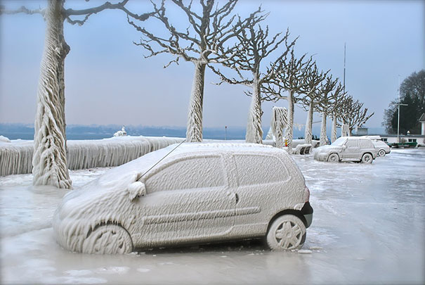 FOTO OMG | Gheața a creat opere de artă din mașinile lor