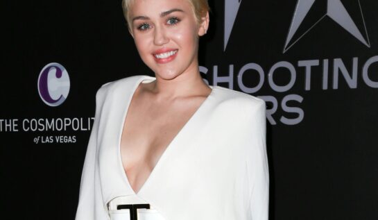 FOTO HOT | Miley Cyrus și-a arătat din nou sânii!