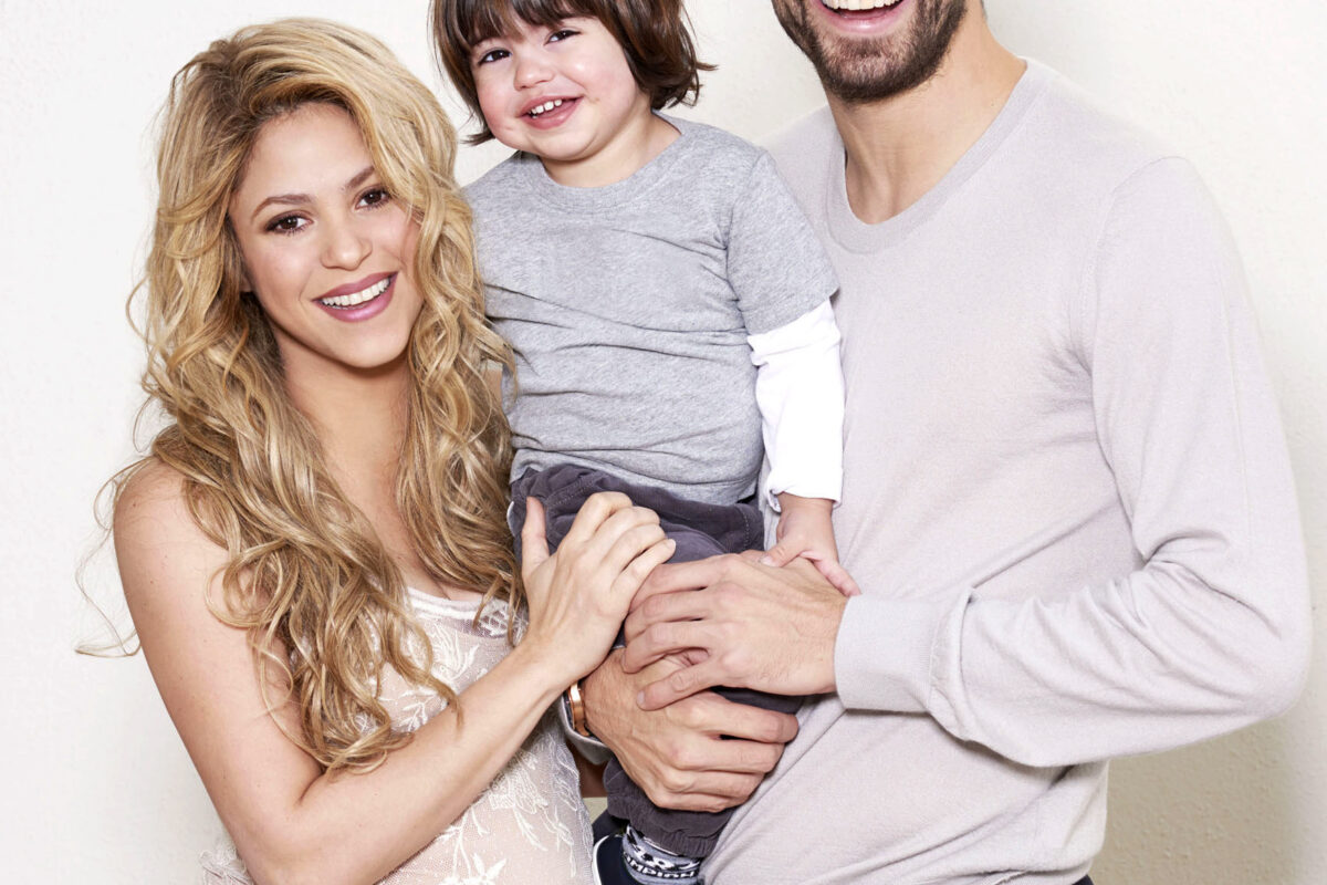 Veste FRUMI | Shakira va naște în curând!