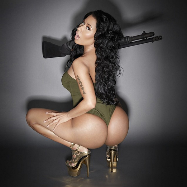 GALERIE FOTO HOT | Nicki Minaj a făcut un pictorial special pentru fanii care îi cumpără albumul