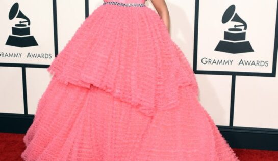12 chestii care seamănă cu rochia Rihannei de la Premiile Grammy! :))
