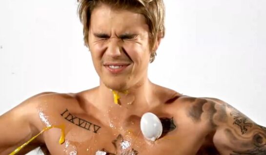 VIDEO OMG | Justin Bieber a fost bătut… cu ouă!