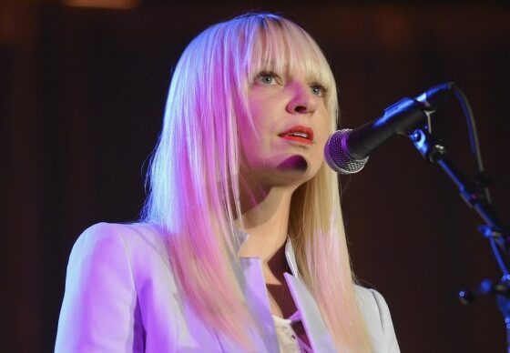 VESTE BETON | Sia va lansa în curând noul album!