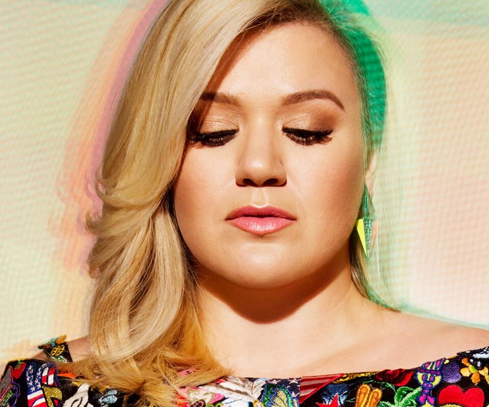 PIESĂ NOUĂ | Kelly Clarkson lansează un single scris de SIA