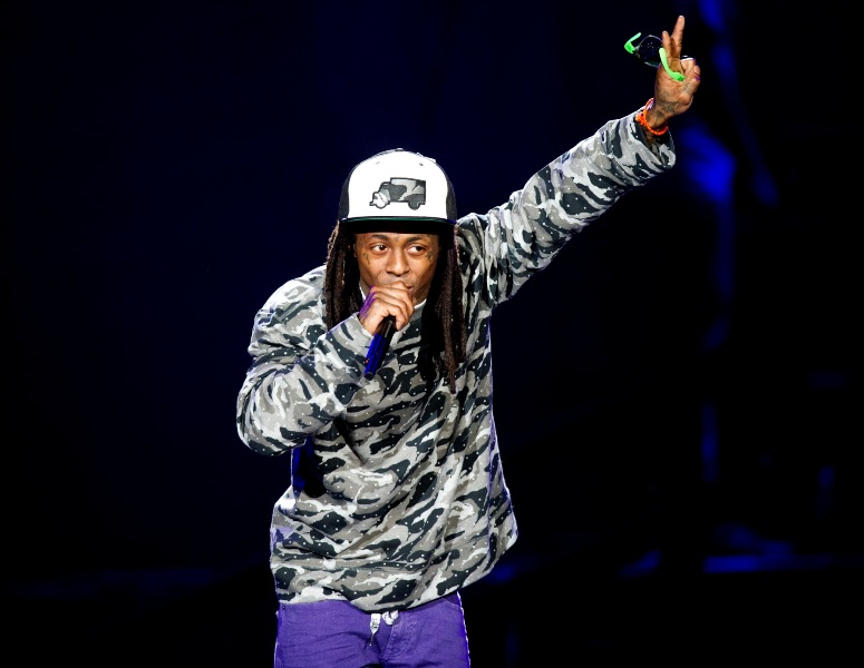 Lil Wayne e furios în noul videoclip „HollyWeezy!