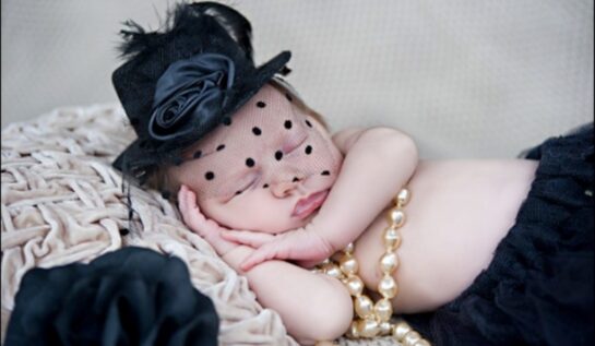 FRUMI | Un fotograf a îmbrăcat și pozat bebelușii în moda anilor 20′!