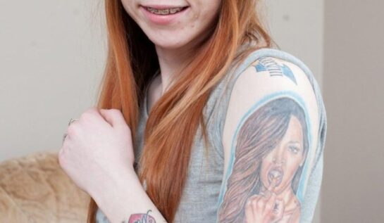 Ea este cea mai mare fana a Rihannei! Și-a umplut corpul cu tatuaje cu artista!
