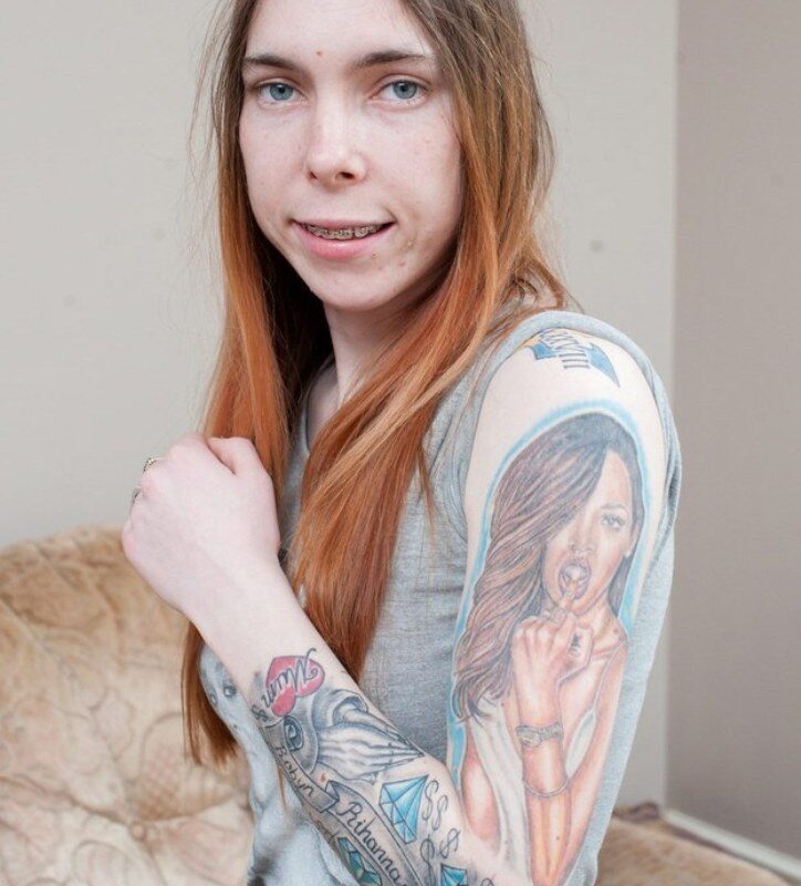 Ea este cea mai mare fana a Rihannei! Și-a umplut corpul cu tatuaje cu artista!