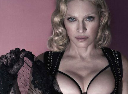 Madonna a pozat nud și spune că în social media e numai ipocrizie