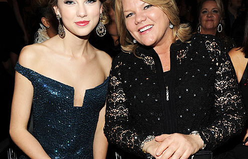 Taylor Swift a primit o veste extrem de tristă de la mama ei!