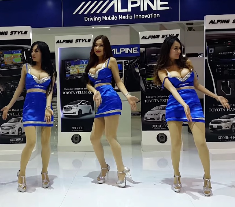 VIDEO OMG | Patru fete sexy din Bangkok dansează cum nu te aștepți!