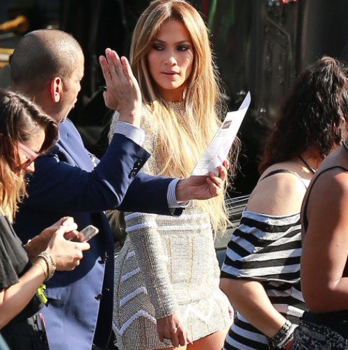 FOTO OMG l Jennifer Lopez, într-o rochie extrem de scurtă. Cum a apărut vedeta de 45 de ani!