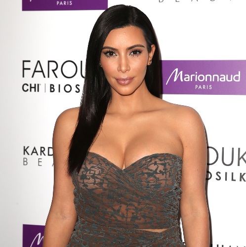 FOTO OMG l Kim Kardashian, la un pas de un accident vestimentar. Cum arată într-o pereche de colanți transparenți