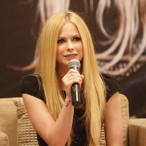 VIDEOCLIP NOU | Avril Lavigne revine după 2 ani de pauză! Ascultă piesa Fly