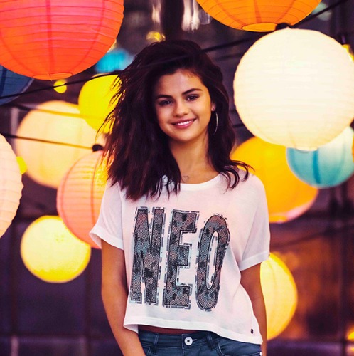 Selena Gomez e imaginea pentru campania de vară a unui brand foarte cunoscut!