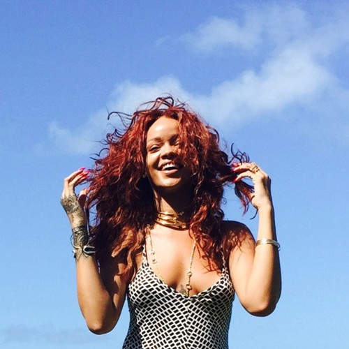 FOTO HOT | Rihanna, mai sexy ca niciodată! Uite cum s-a fotografiat la plajă!