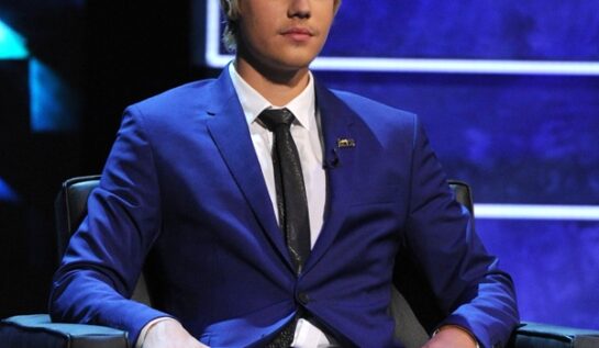 Justin Bieber şi-a schimbat din nou look-ul. Uite cum a fost surprins când a ieşit din salon!