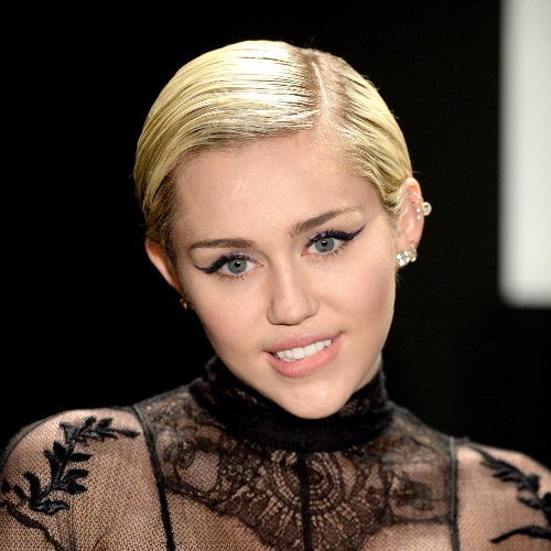 OMG! Miley Cyrus iubește din nou? Uite cu cine a ieșit în oraș!