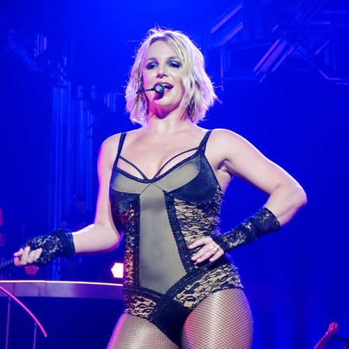 VIDEO OMG | Britney Spears și-a luxat glezna în timpul unui concert. Nu s-a mai putut ridica de pe scenă!