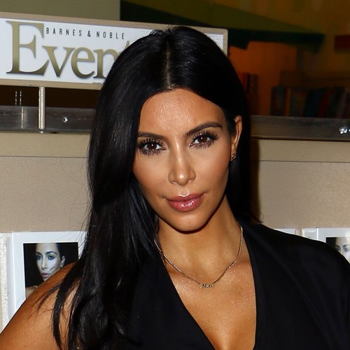 VIDEO WTF | Un bărbat a cheltuit o avere ca să arate precum Kim Kardashian. Rezultatul s-ar putea să te sperie!