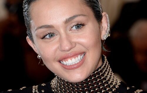 VIDEO OMG: Miley Cyrus a cântat o piesă în premieră la o petrecere privată