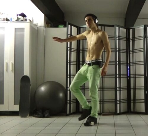 OMG: Tipul ăsta dansează de parcă nu are oase în corp!
