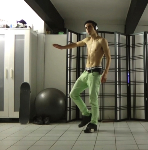 OMG: Tipul ăsta dansează de parcă nu are oase în corp!
