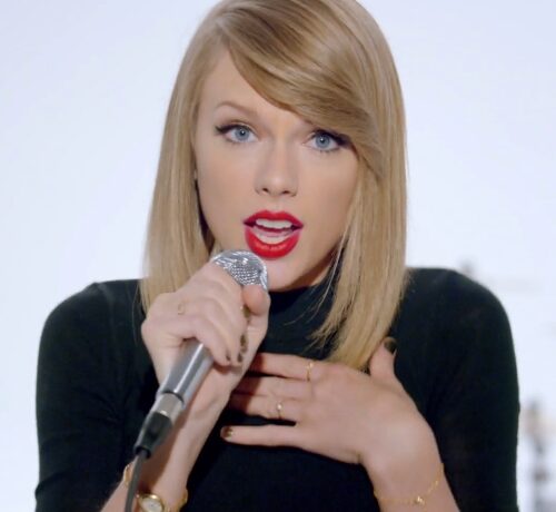 Taylor Swift transformă fanii în vedete cu un clip special pentru ”Shake It Off”