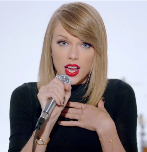 Taylor Swift transformă fanii în vedete cu un clip special pentru Shake It Off