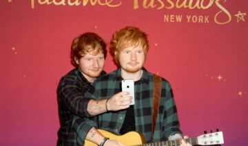 VIDEO: Ed Sheeran şi-a surprins o fană de 13 ani într-un mall. Uite cum a reacţionat!