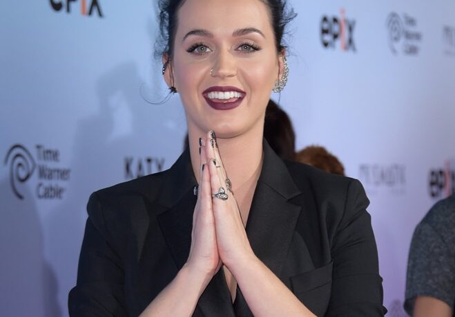 GALERIE FOTO: Katy Perry a făcut cel mai HOT pictorial din carieră!