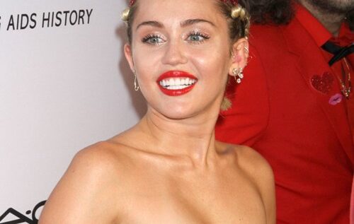 OMG! Miley Cyrus are o iubită? E îngeraș Victoria’s Secret!