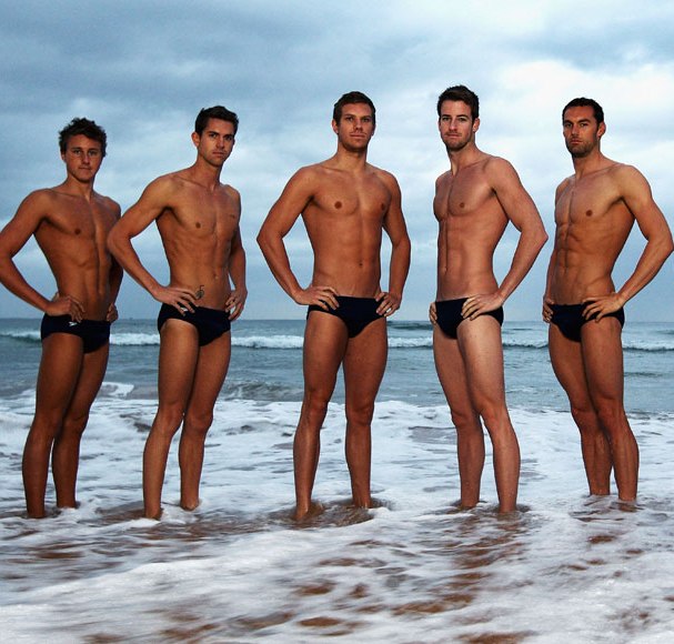 TOP 8 motive pentru care bărbații adoră să stea la plajă