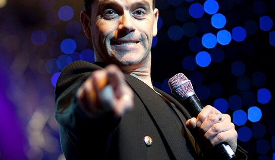 OMG! Uite cine cântă în deschidere la Robbie Williams! E una dintre cele mai TARI voci din România!