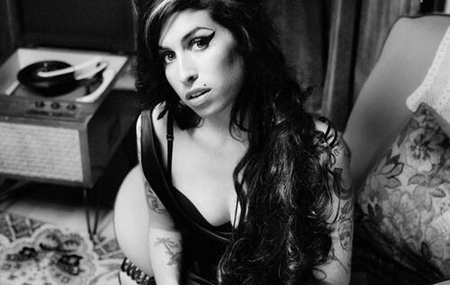 VIDEO: Uite cum arăta și cum cânta Amy Winehouse la 14 ani! Imagini de colecție
