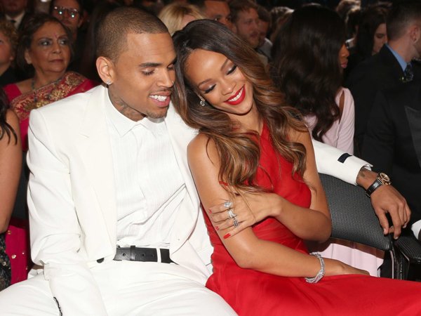 Chris Brown s-a luat din nou de Rihanna. Nu s-a putut abține și i-a dedicat cele mai HOT versuri!