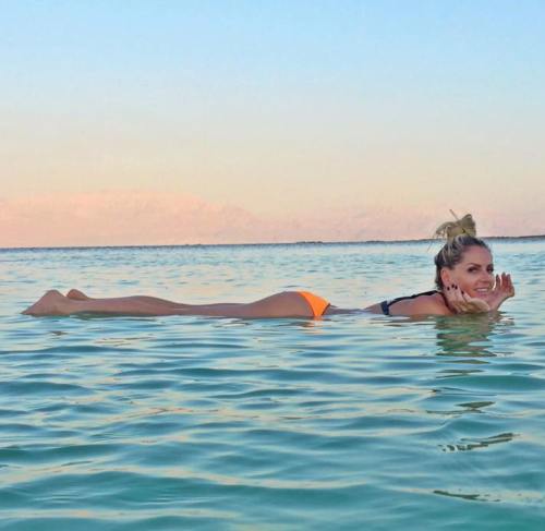 VIDEO: Andreea Bănică, vacanță de vis. Uite cum înoată înconjurată de pești!