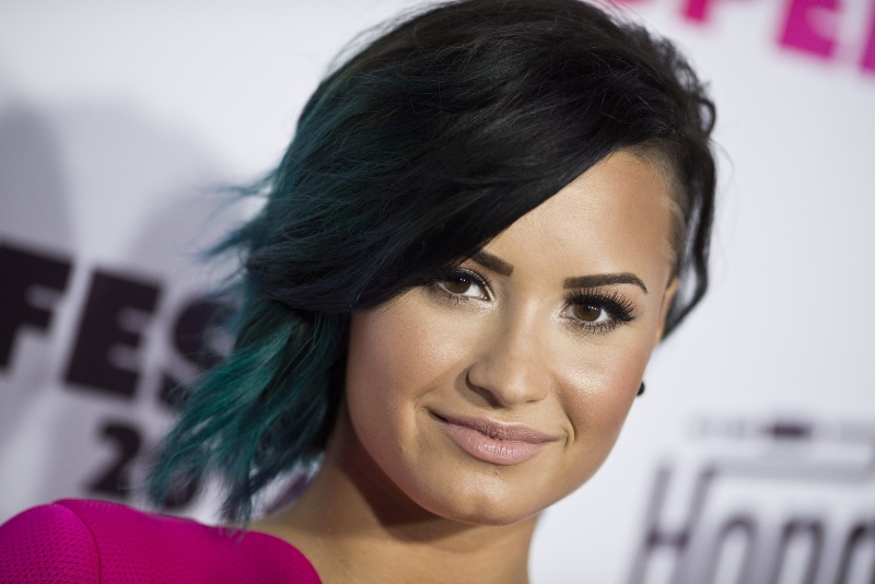 LYRIC VIDEO: Demi Lovato – Cool for the Summer