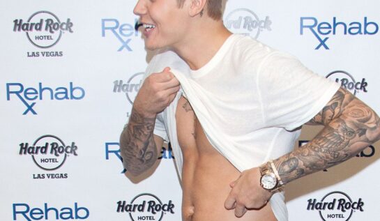 FOTO: Justin Bieber şi-a făcut un tatuaj identic cu al Selenei Gomez