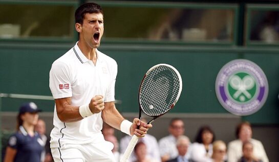 FOTO LOL: Novak Djokovic a încercat să își sfâșie tricoul în stilul lui Hulk Hogan după victoria la Wimbledon