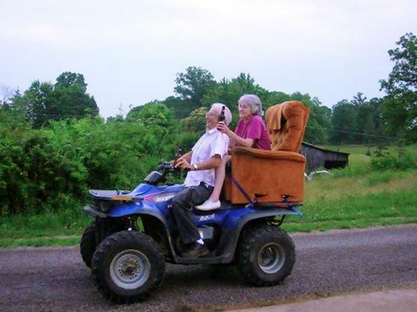FOTO: 16 cupluri de bătrânei care demonstrează că niciodată nu e prea târziu să te distrezi