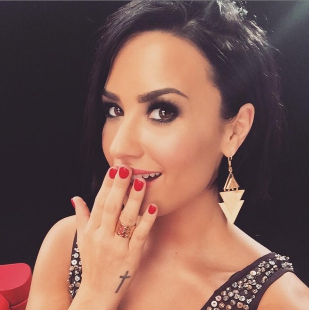 OMG! Demi Lovato, în lacrimi. Uite ce a pățit cântăreața!