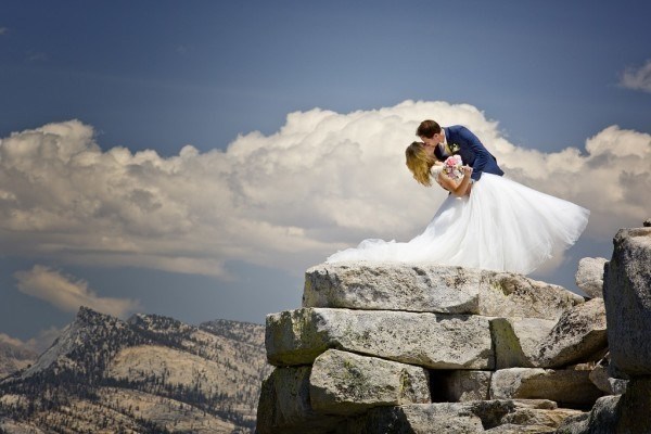 FOTO: Cele mai PERICULOASE poze de la nuntă. Imaginile astea îți taie respirația!