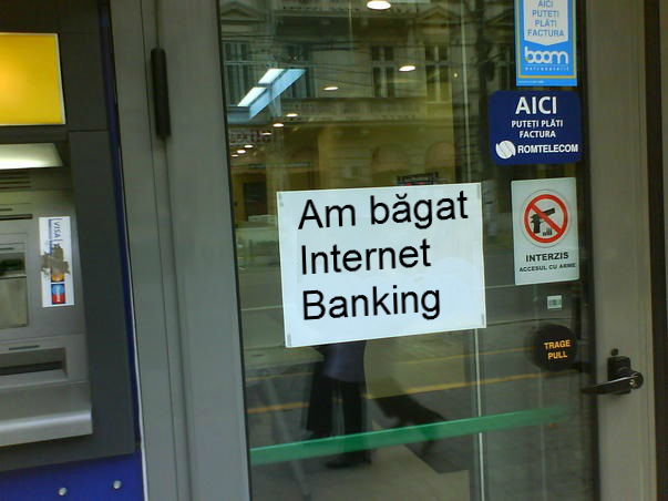 Fenomenul Fetești! Filiale ale unor bănci amplasează câte un laptop unde românii pot sta la coadă pentru internet banking!