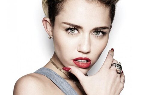 FOTO: Miley Cyrus și-a schimbat look-ul. Acum are părul ca al Deliei!