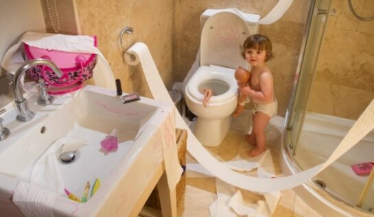 13 fotografii care arată de ce nu e bine să-i lași singuri pe copii