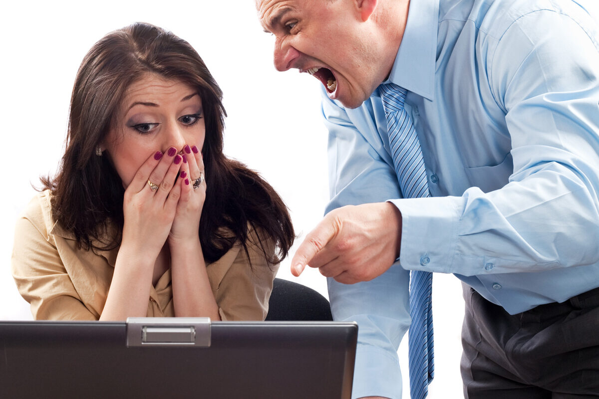 7 motive pentru care nu trebuie să te împrietenești cu șeful tău pe Facebook