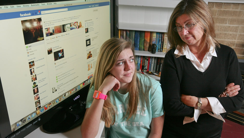 10 lucruri care se întâmplă dacă te împrietenești cu părinții tăi pe Facebook